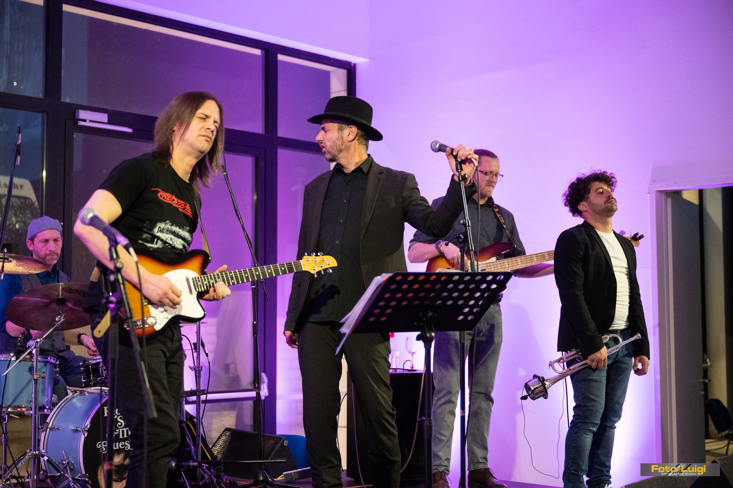Ricardo Staraj and Midnight blues band concert