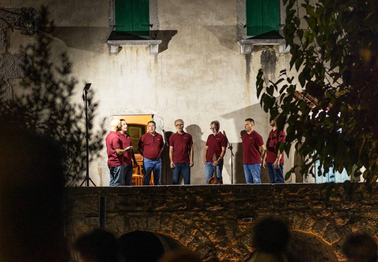 Štorija o galiji Cristo Ressussitato: Klapa Kaštadi (Poljica), koncert